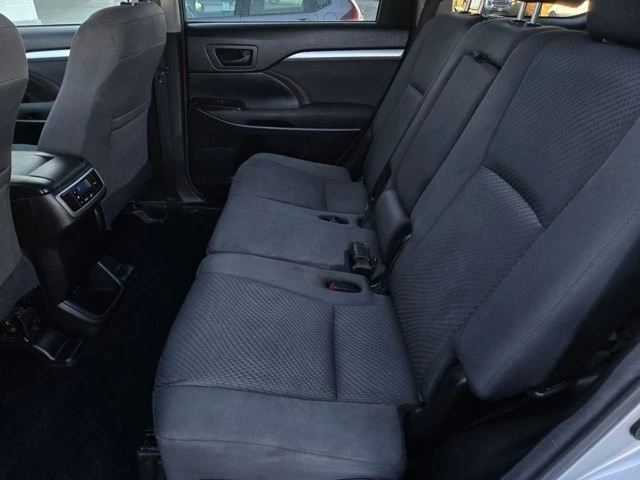 2017 Toyota Highlander - Image 10 of 21