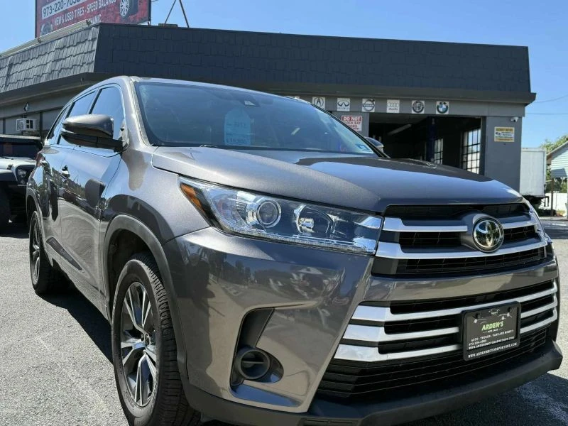 2017 Toyota Highlander - Image 3 of 12