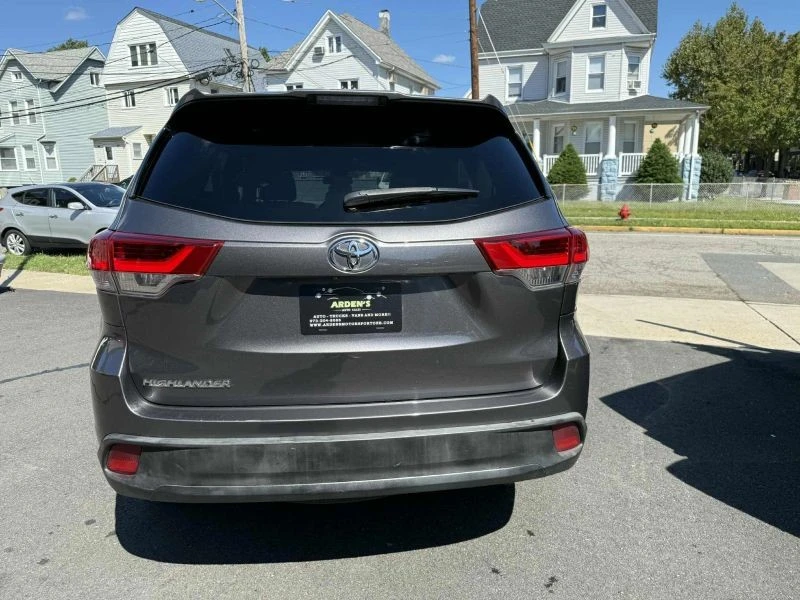 2017 Toyota Highlander - Image 11 of 12
