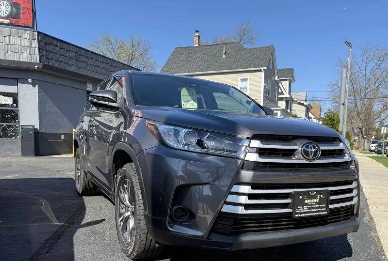 2017 Toyota Highlander - Image 2 of 12