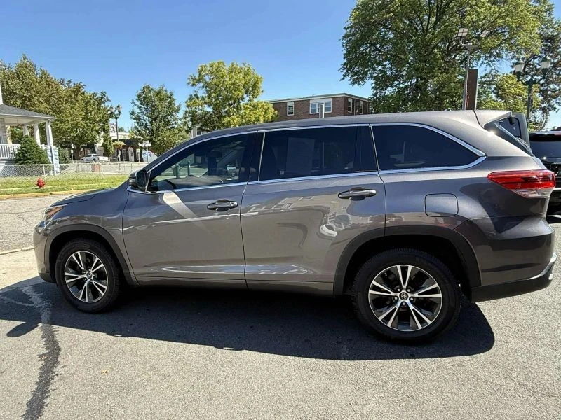 2017 Toyota Highlander - Image 12 of 12