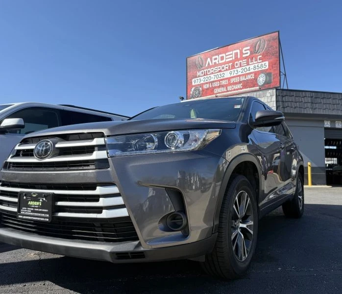 2017 Toyota Highlander - Image 7 of 12