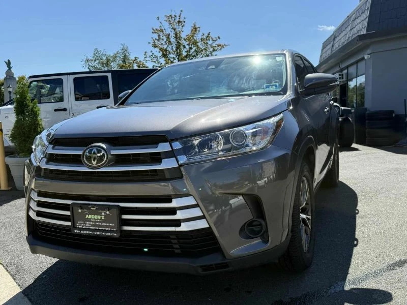 2017 Toyota Highlander - Image 6 of 12