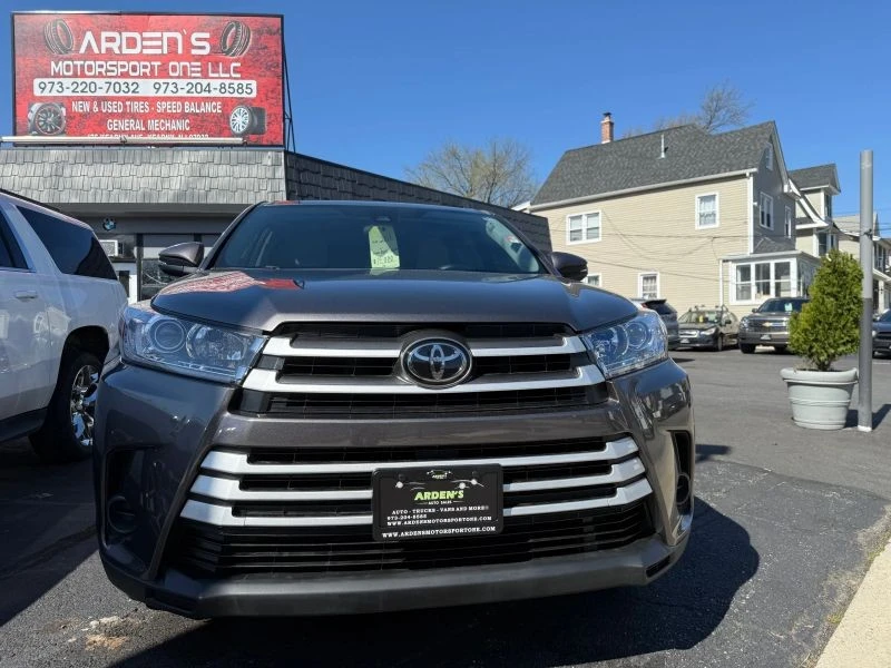 2017 Toyota Highlander - Image 8 of 12