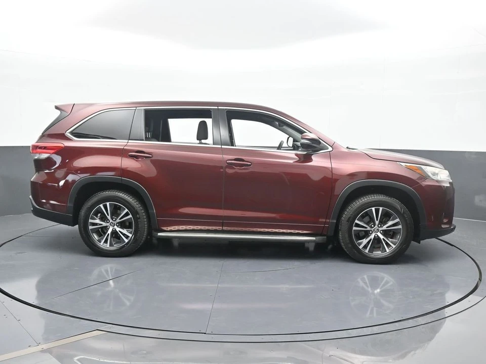 2017 Toyota Highlander - Image 7 of 12