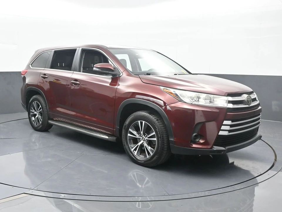 2017 Toyota Highlander - Image 8 of 12