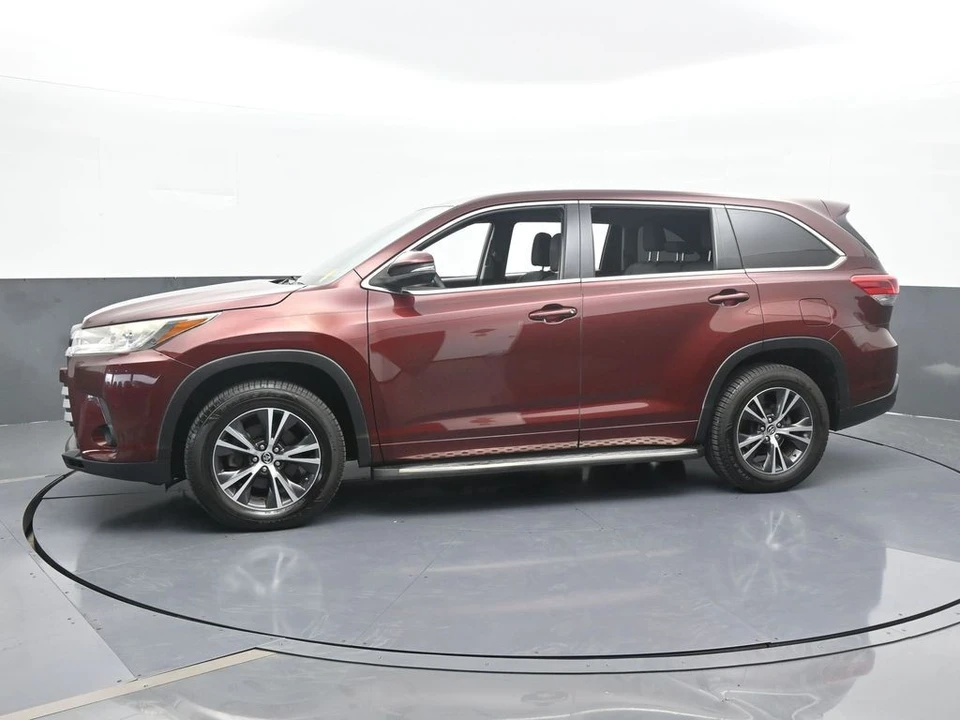 2017 Toyota Highlander - Image 2 of 12