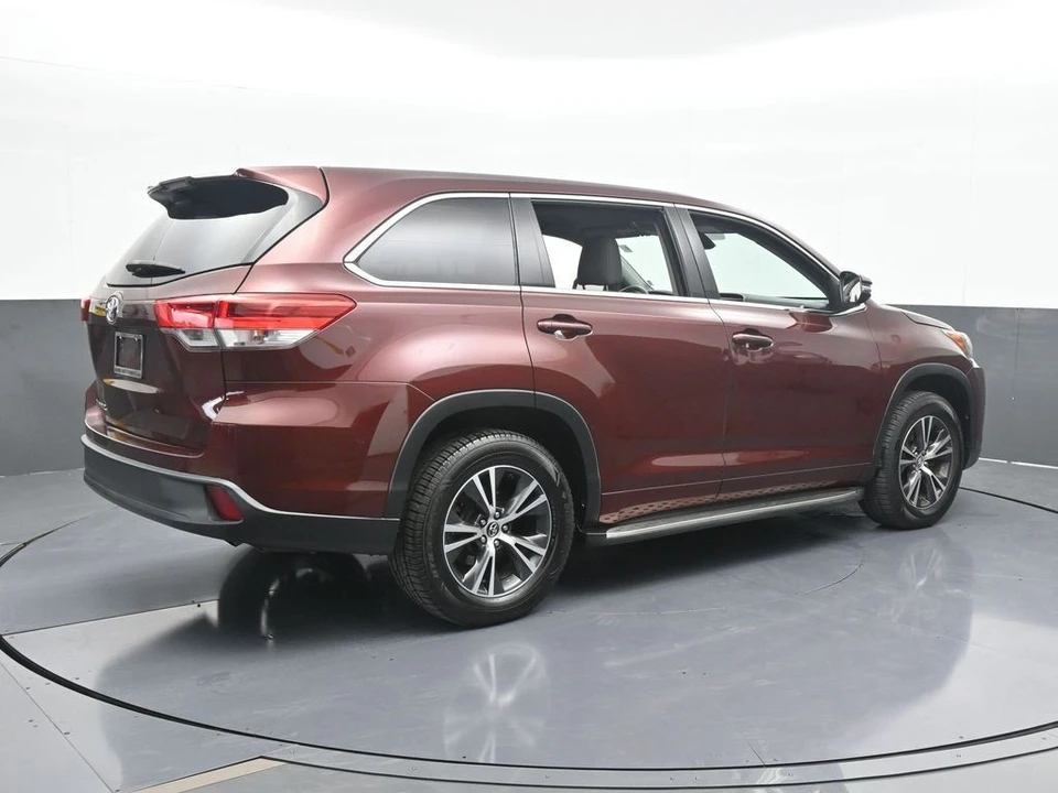 2017 Toyota Highlander - Image 6 of 12