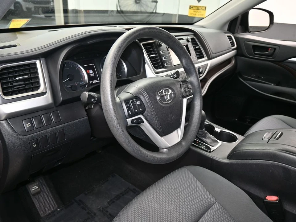 2017 Toyota Highlander - Image 10 of 12