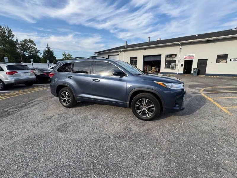 2017 Toyota Highlander - Image 6 of 12