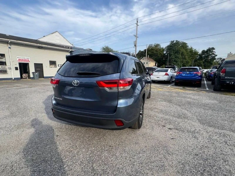 2017 Toyota Highlander - Image 10 of 12