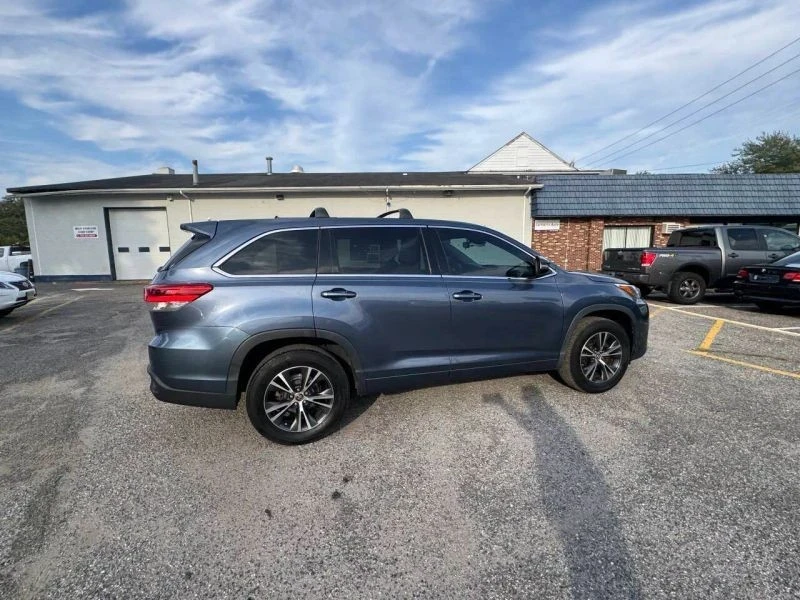 2017 Toyota Highlander - Image 7 of 12
