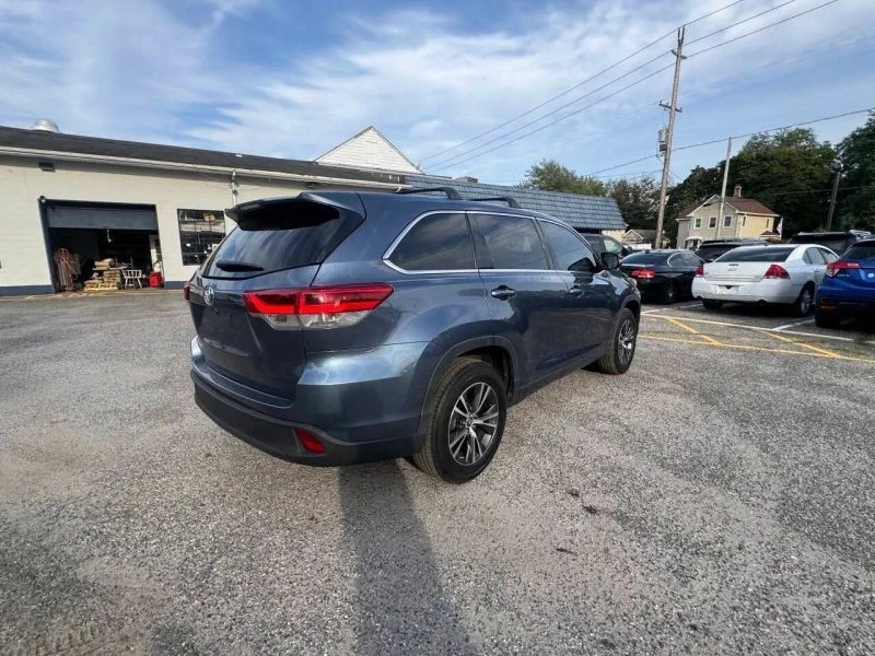 2017 Toyota Highlander - Image 9 of 12