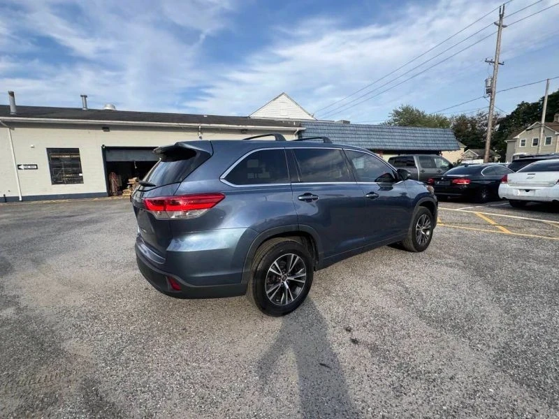 2017 Toyota Highlander - Image 8 of 12
