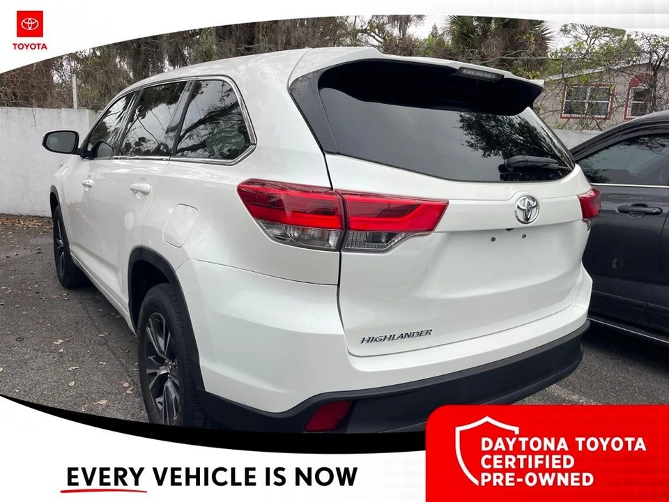 2017 Toyota Highlander - Image 5 of 10