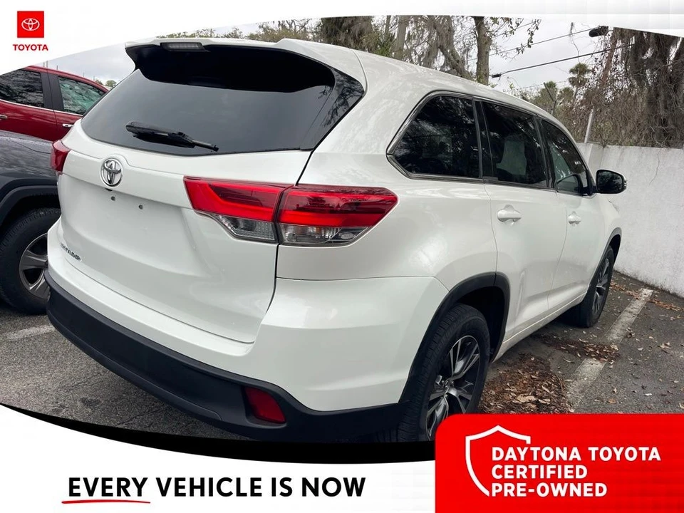 2017 Toyota Highlander - Image 9 of 10