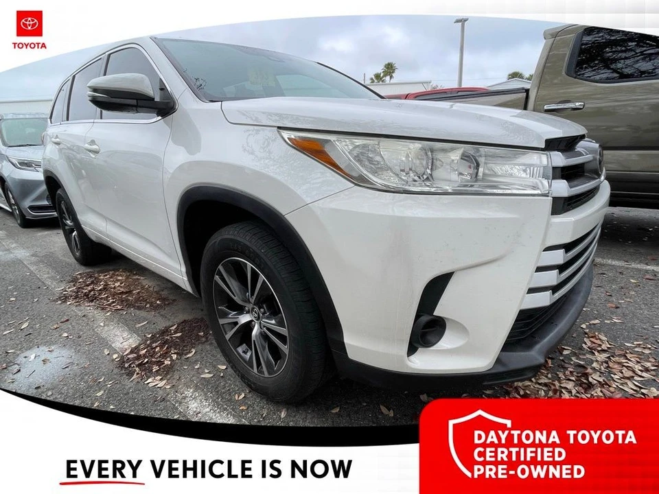 2017 Toyota Highlander - Image 6 of 10