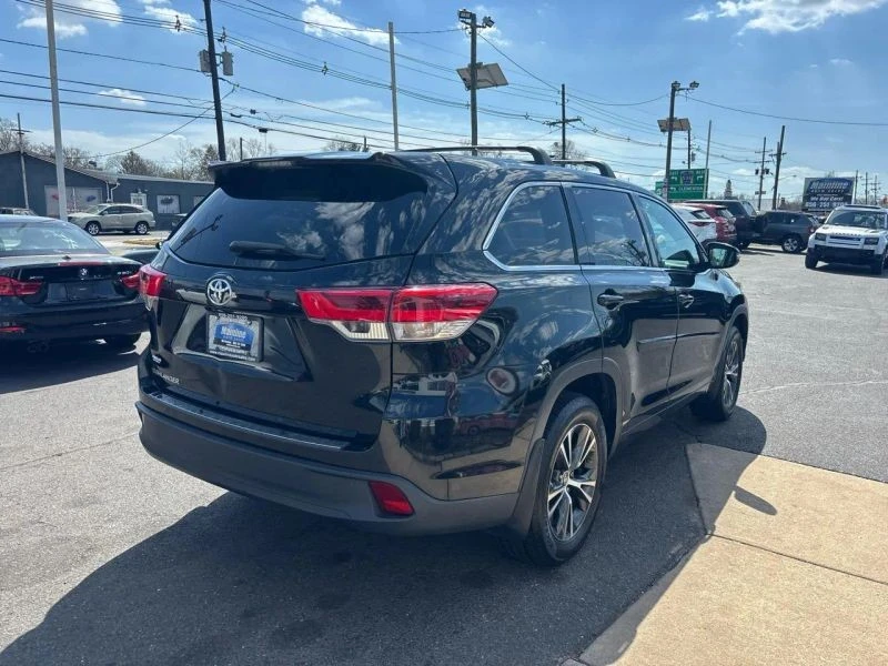 2017 Toyota Highlander - Image 6 of 12