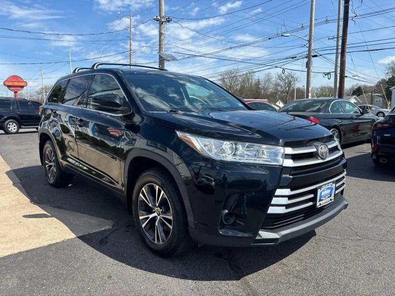2017 Toyota Highlander - Image 8 of 12