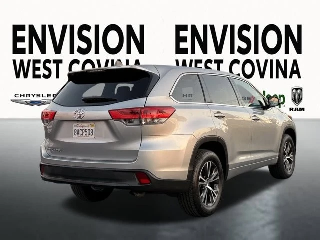 2017 Toyota Highlander - Image 8 of 12
