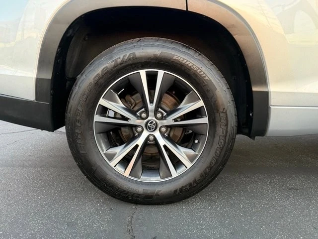 2017 Toyota Highlander - Image 10 of 12