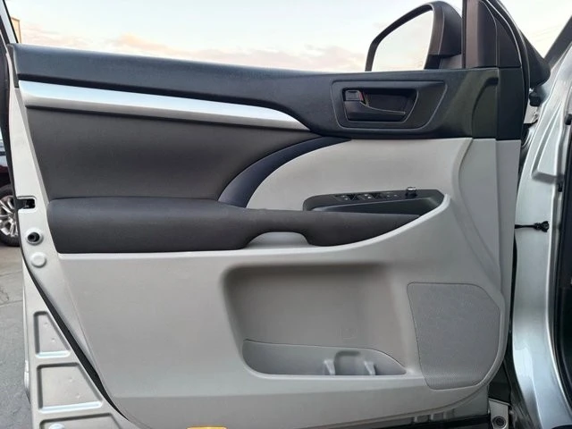 2017 Toyota Highlander - Image 12 of 12