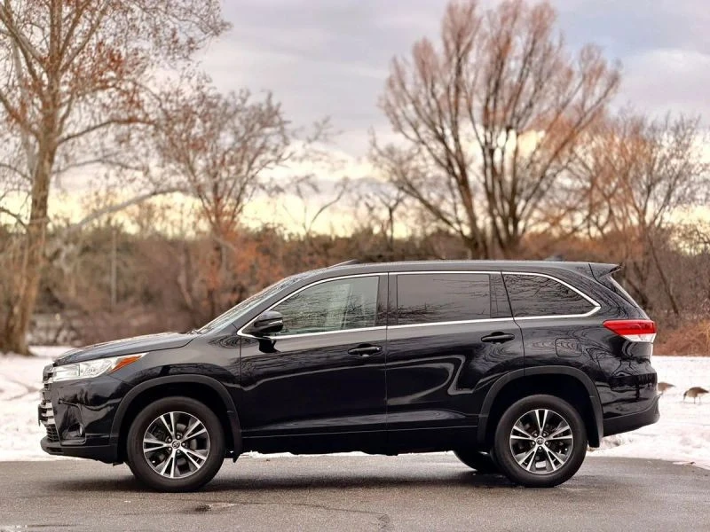2017 Toyota Highlander - Image 7 of 12