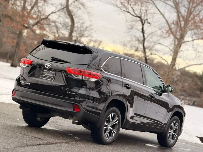 2017 Toyota Highlander - Image 6 of 12