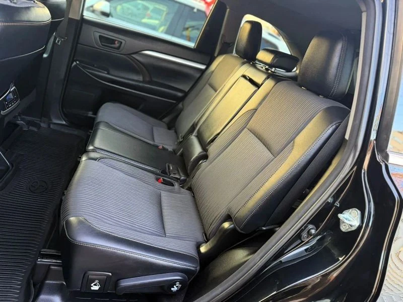 2017 Toyota Highlander - Image 3 of 11