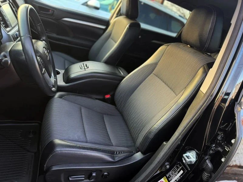2017 Toyota Highlander - Image 2 of 11