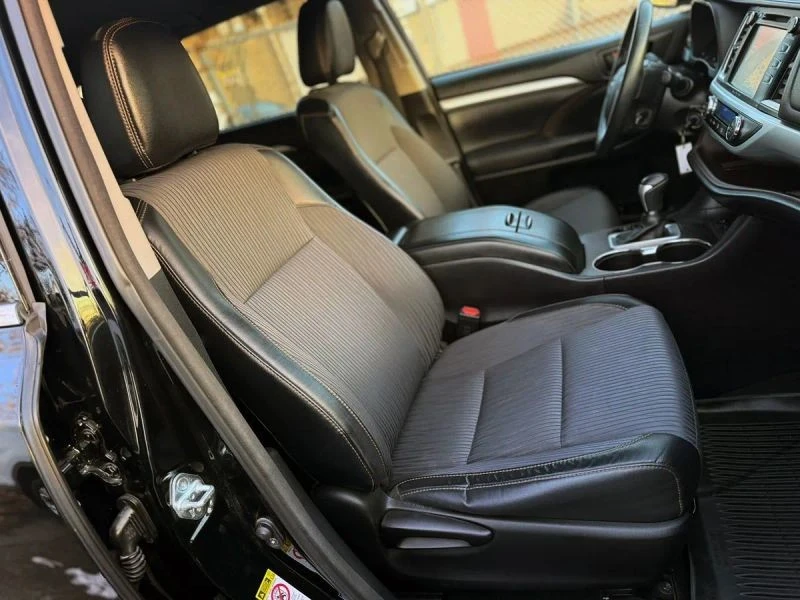 2017 Toyota Highlander - Image 4 of 11