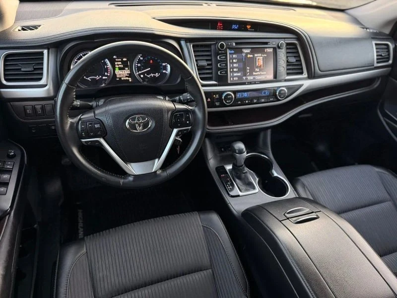 2017 Toyota Highlander - Image 7 of 11