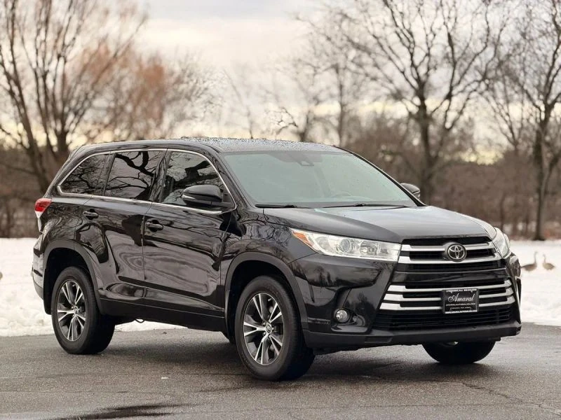 2017 Toyota Highlander - Image 3 of 12