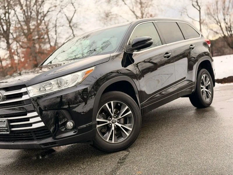 2017 Toyota Highlander - Image 10 of 12
