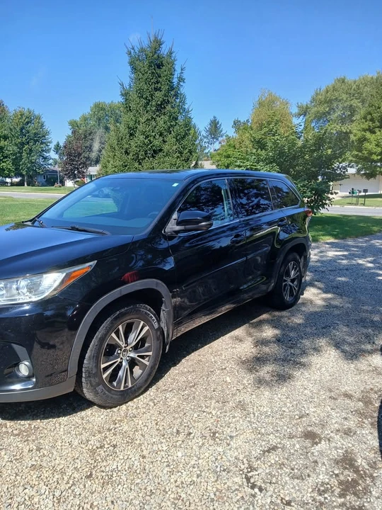 2017 Toyota Highlander - Image 9 of 11
