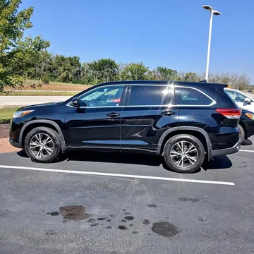 2017 Toyota Highlander LE Plus Sport Utility 4D