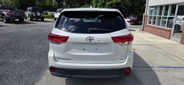 2017 Toyota Highlander - Image 7 of 21
