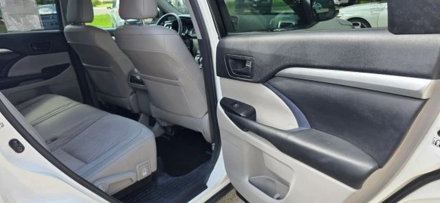 2017 Toyota Highlander - Image 17 of 21