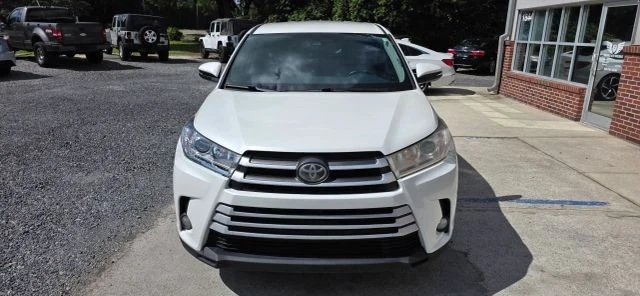 2017 Toyota Highlander - Image 8 of 21