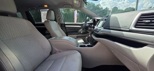 2017 Toyota Highlander - Image 15 of 21