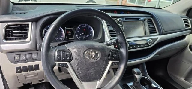 2017 Toyota Highlander - Image 12 of 21