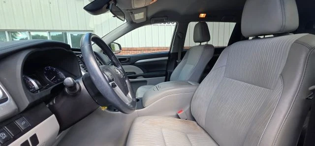 2017 Toyota Highlander - Image 11 of 21
