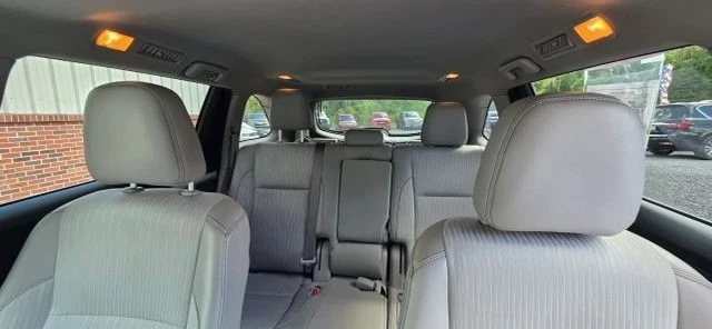 2017 Toyota Highlander - Image 19 of 21