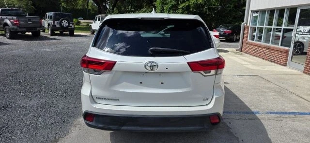 2017 Toyota Highlander - Image 7 of 21