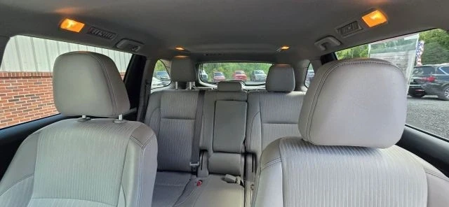 2017 Toyota Highlander - Image 19 of 21