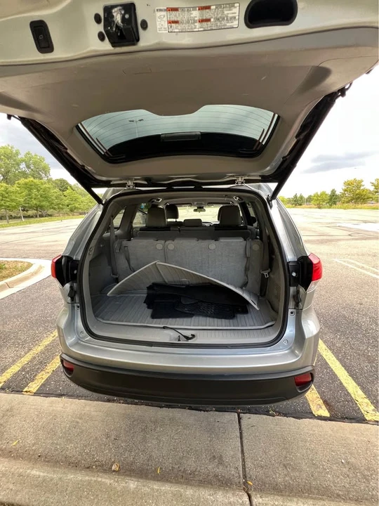 2017 Toyota Highlander - Image 16 of 19