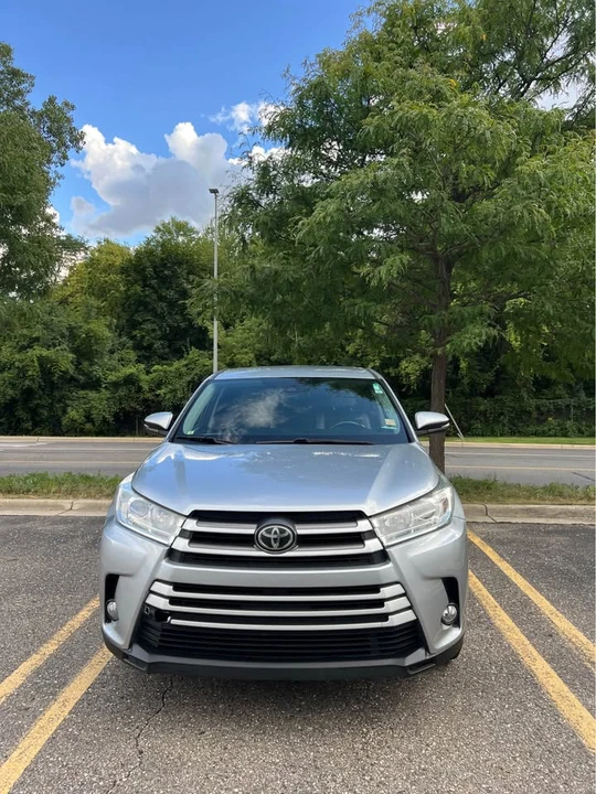 2017 Toyota Highlander - Image 2 of 19