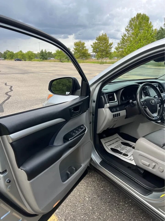 2017 Toyota Highlander - Image 13 of 19
