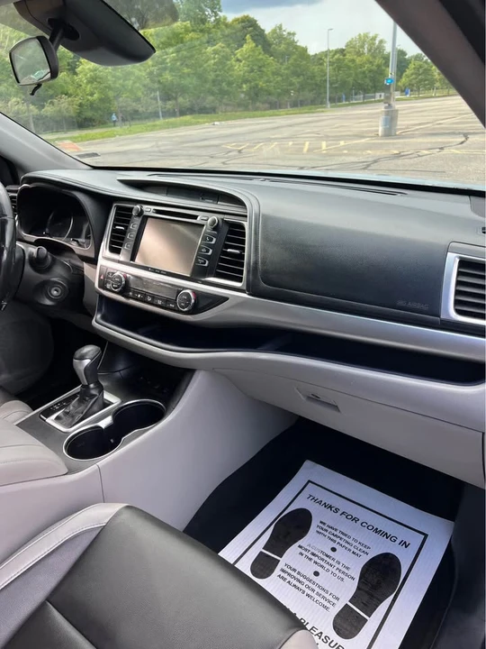 2017 Toyota Highlander - Image 12 of 19