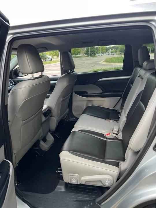2017 Toyota Highlander - Image 14 of 19
